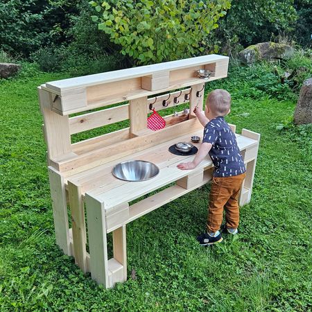 Eine Spielküche aus Paletten
