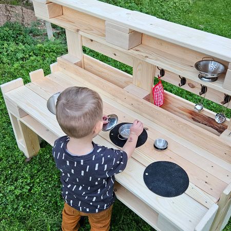 Eine Spielküche aus Paletten